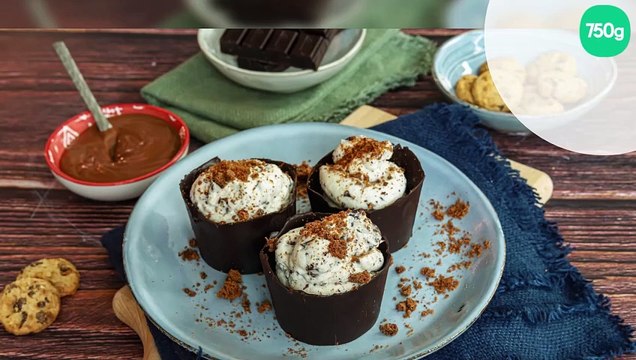 Dessert en coques de chocolat à la stracciatella de ricotta