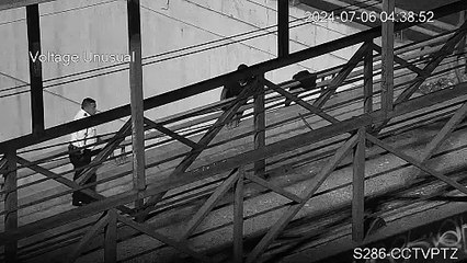 Policías de Saltillo rescatan a hombre que intenta suicidarse en Periférico