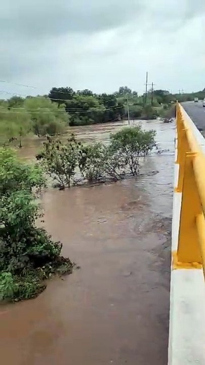 Se desborda Río Corona