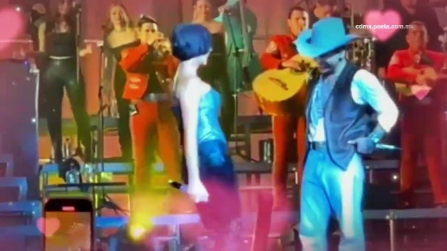 Christian Nodal y Ángela Aguilar ya tienen piñata y fue creada en Reynosa