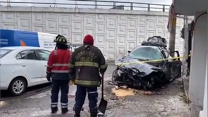 Vuela auto desde puente en Paseo Tollocan, conductor vive para contarlo (VIDEO)