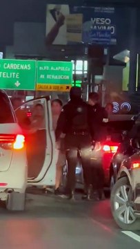 Caos vial en Monterrey: vecinos bloquean avenida Garza Sada