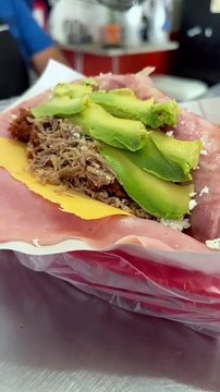 Deleitan a regiomontanos con tortas La Barda de Tampico