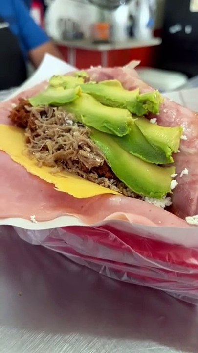 Deleitan a regiomontanos con tortas La Barda de Tampico