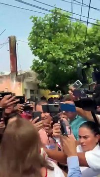 Acude Rocío Nahle a votar en Coatzacoalcos, Veracruz