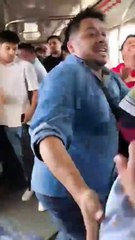 Se agarran a golpes en vagón del Metro en la Línea 3 (VIDEO)