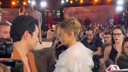 Jennifer Lopez deslumbra en la alfombra roja de Atlas en México
