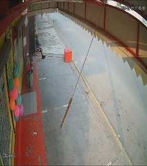 Abuelito es golpeado por un sujeto, cuando se encontraba sentado en su sillón