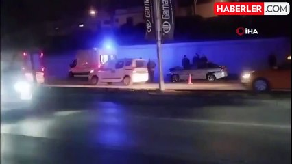 Ankara'da kontrolden çıkan otomobil elektrik panosuna çarptı: 2 Yaralı