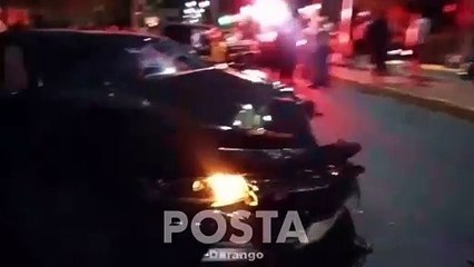 Jeep y Camaro de jovencitos quedan destruidos en fuerte choque