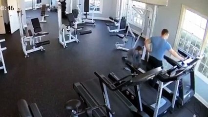 Obliga hombre a su hijo de 6 años a correr en caminadora y muere (VIDEO)