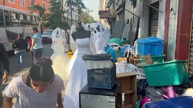 ¿Y mi vestido? Seis tiendas desalojadas en la calle de las novias