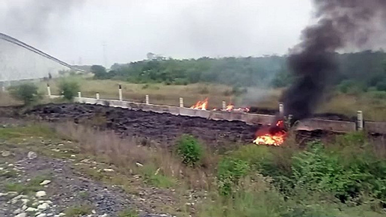 Vuelca pipa con diésel y se incendia en la autopista a Reynosa en Cadereyta