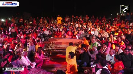 महाकुंभ में आस्था का अद्भुत नजारा! राधे-कृष्ण के जयकारों से गूंजा अरेल घाट