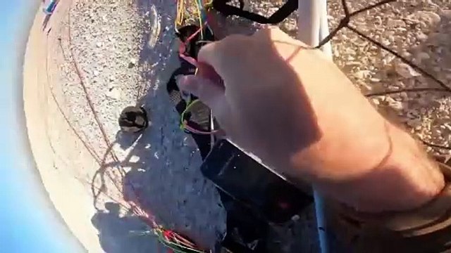 Cae youtuber desde 25 metros de altura tras falla en paracaídas (VIDEO)