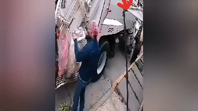 Ordeñan trabajadores unidades de recolección de basura en Tultitlán (VIDEO)