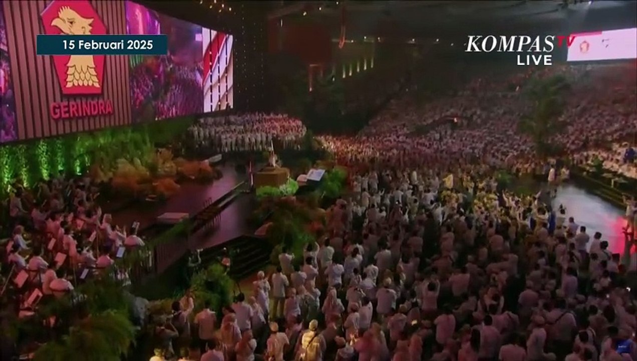 Saat Prabowo Beri Keris Emas ke Jokowi usai Sambutan di HUT ke-17 Gerindra