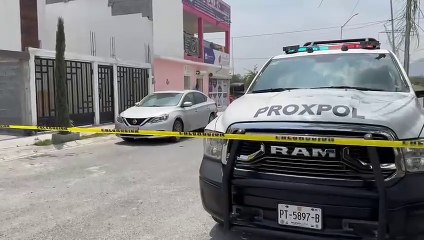 Delincuentes abandonan un automóvil y una arma de fuego en Escobedo