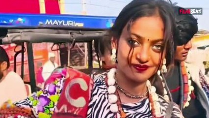 Viral Girl Monalisa को Kerala में देखने दौड़ी भीड़, लाल लहंगा में देख Fans के उड़े होश FilmiBeat