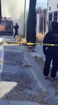 Asesinan a dos paramédicos y le prenden fuego a su ambulancia en Guanajuato