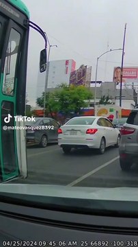 ¿Quién ganó?, captan pelea de automovilistas en Padre Mier y Cuauhtémoc (VIDEO)