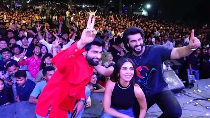 Arjun Kapoor, Bhumi और Harsh Gujral ने फिल्म Mere Husband Ki Biwi का कॉलेज इवेंट में किया प्रमोशन