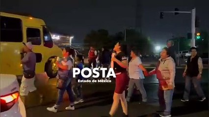 Bloquean la vía José López Portillo para exigir agua (VIDEO)