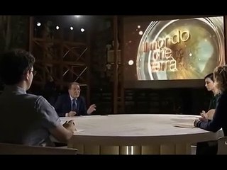 Romano Prodi confronto con una cittadina greca