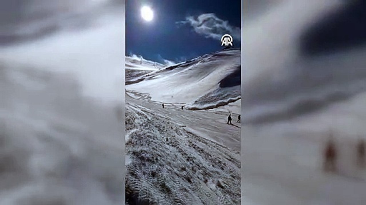 Erzurum Palandöken Kayak Merkezi kuzey pistinde meydana gelen çığ görüntülendi