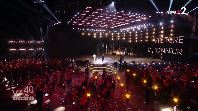 Séquence émouvante aux Victoires de la musique entre David Hallyday et sa mère Sylvie Vartan