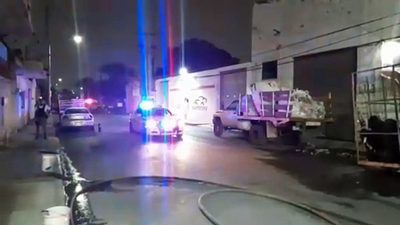 Incendio consume dos remolques en Monterrey
