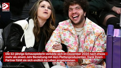 Selena Gomez: Vor Benny Blanco fühlte sie sich "allein auf der Welt"