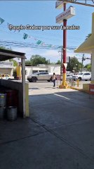 Samuel García va a los tamales de Juárez en la Cybertruck de Tesla (VIDEO)