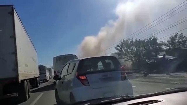 Trailero se queda sin frenos y muere mujer prensada en el Libramiento Noroeste