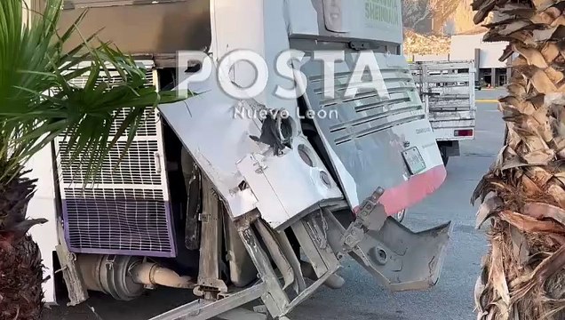 Se salvan pasajeros de transporte urbano en Santa Catarina de trenazo (VIDEO)