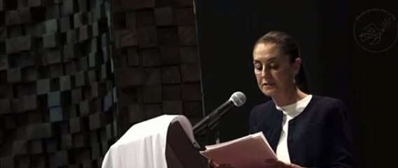 Claudia Sheinbaum firma el documento Compromiso por la Paz en el Episcopado