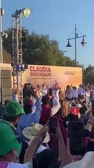 Promete Sheinbaum tren y mejora de carretas en gira por Puebla