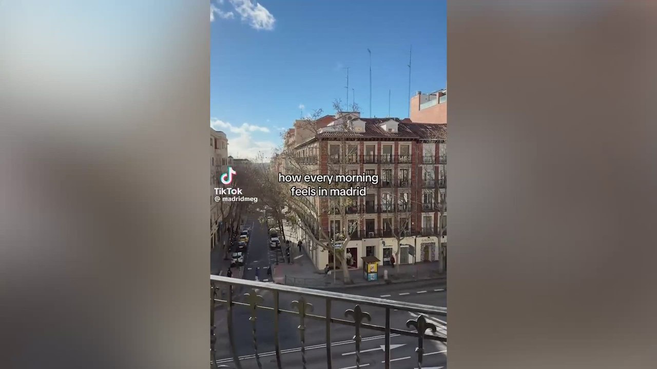 Una estadounidense se muda a España y enseña en su ventana lo que más le gusta de nuestro país