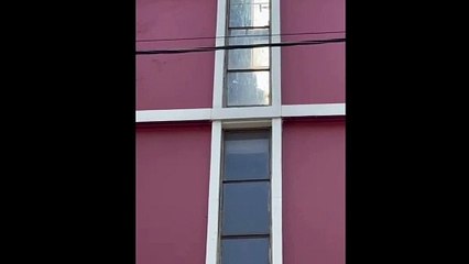 Hombre sube a campanario de iglesia e intenta arrojarse, logró ser rescatado