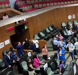 Expulsan del Pleno del Congreso del Estado a asesores de MC