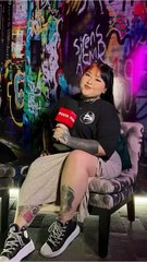 Mujer rompe estereotipos en el mundo del tatuaje