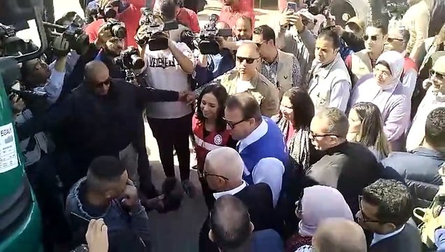 وزيرا الصحة والتضامن يشهدان اصطفاف المعدات الثقيله خلال زيارة معبر رفح البري