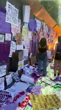 Contingentes llegan al Zócalo tras marcha por el 8M