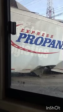 Caja de tráiler se desprende en avenida Benito Juárez de Guadalupe (VIDEO)