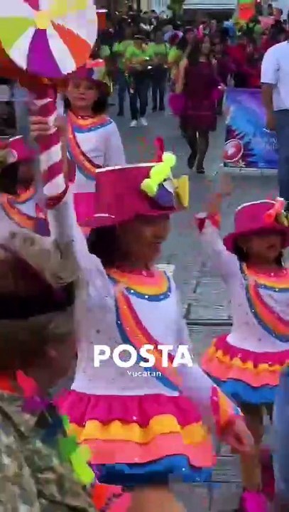 Algarabía, color y diversión en el desfile infantil del Carnaval de Mérida