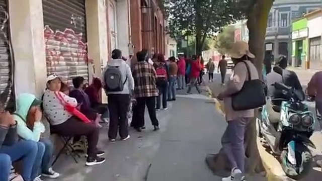 Largas filas en Bancos del Bienestar previo al inicio de la veda electoral