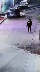 Va por cigarros disfrazado de la muerte, le saca susto a vecinos (VIDEO)