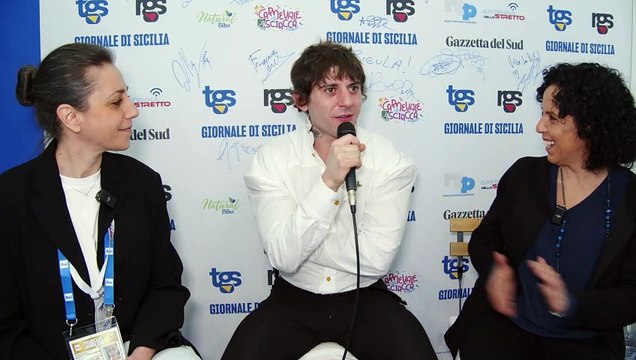 Sanremo 2025, Rkomi sul palco dell'Ariston con Il ritmo delle cose