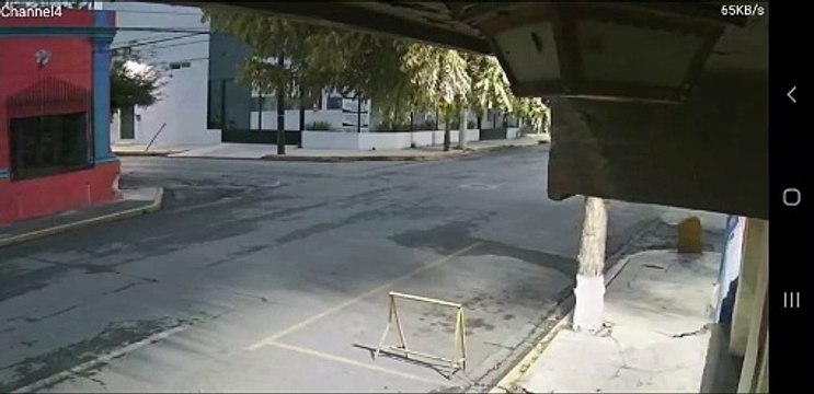 Choque deja cuatro heridos en el Centro de Monterrey (VIDEO)