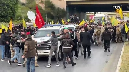 متظاهرون على طريق مطار بيروت يعترضون دورية تابعة ليونيفيل